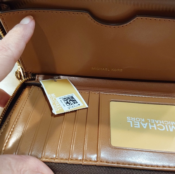 Signature Jet Set Flat Multifunction Phone Case/ wristlet - Picture 4 of 9